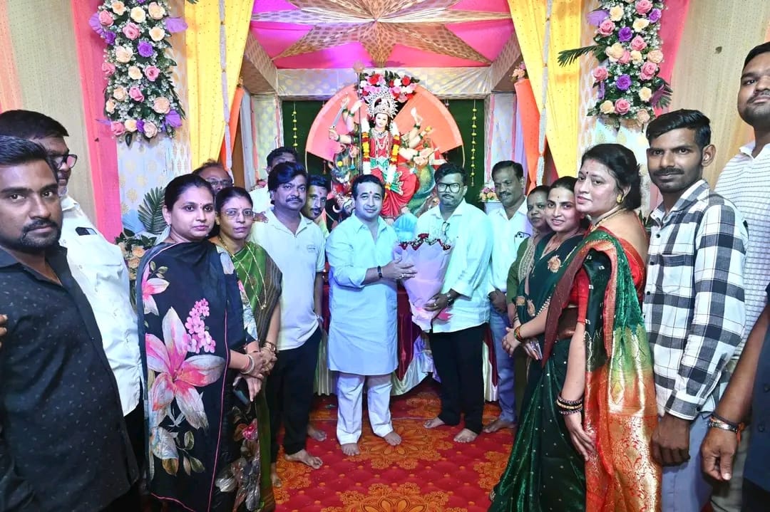 वैभववाडी तालुक्यातील विविध नवरात्रोत्सव मंडळांना पालकमंत्री नितेश राणे यांनी घेतल्या भेटी