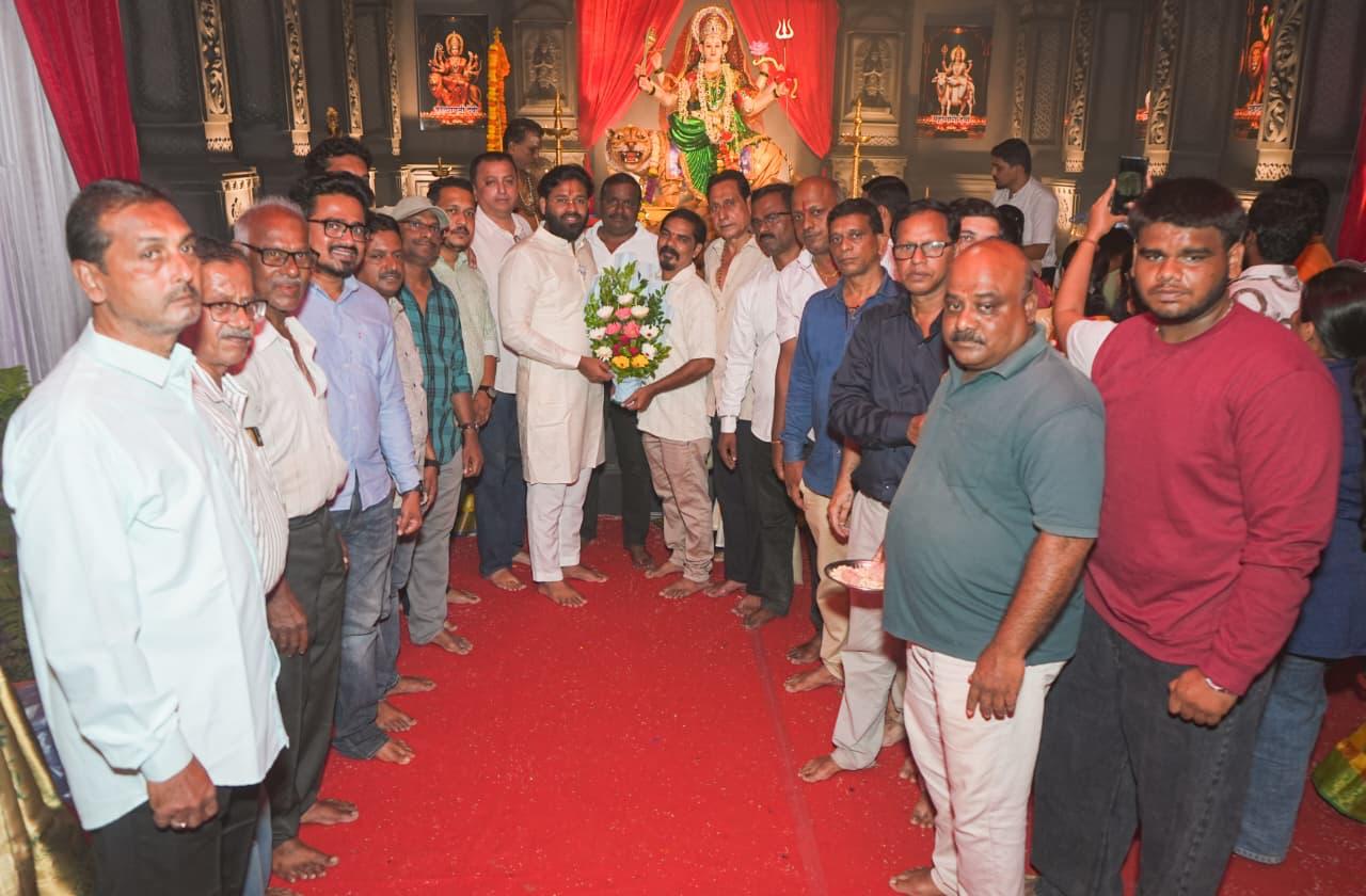 भाजपा युवानेते विशालजी परब यांनी सावंतवाडी येथील लता लॉज कॉर्नर येथील नवरात्रोत्सवाला भेट