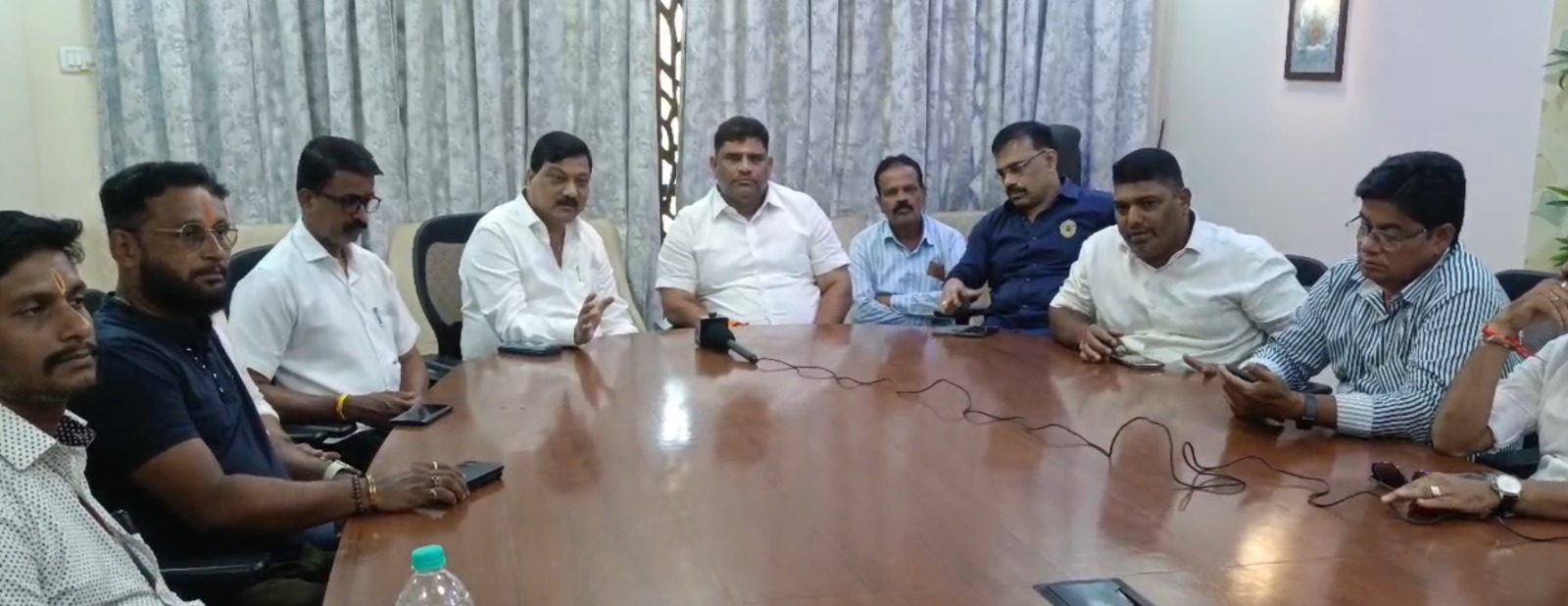 पाझर तलाव वाचविण्यासाठी पिंगुळी ग्रामस्थांनी जाहीर केलेल्या उपोषणाला महाविकास आघाडीचा पाठींबा