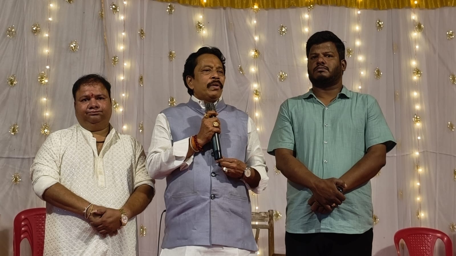 शिरवलमध्ये संदीप चौकेकर मित्रमंडळाच्या नवदुर्गा मातेचे नगराध्यक्ष संदेश पारकर यांनी घेतले दर्शन!