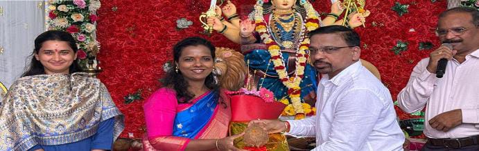 जिल्हाधिकारी तृप्ती धोडमिसे, मुख्य कार्यकारी अधिकारी अपूर्वा बासुर वैभववाडीत दुर्गामातेचे घेतले दर्शन