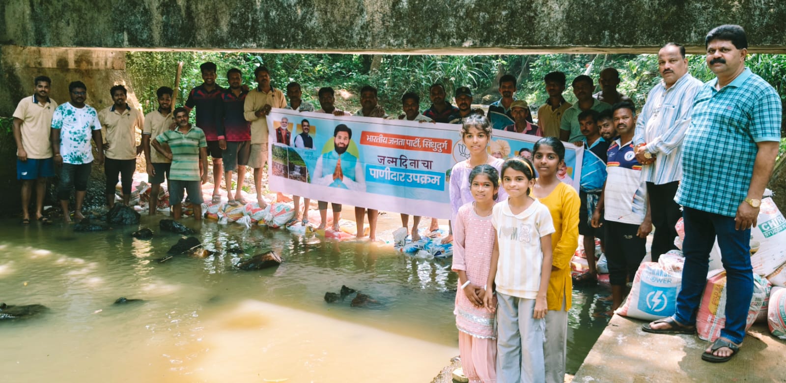थेंब थेंब साठवणुकीतून जलसमृद्धीचा ध्यास!, युवा नेते विशाल परब यांच्या ‘पाणीदार’ संकल्पनेला ग्रामस्थांची समर्थ साथ!