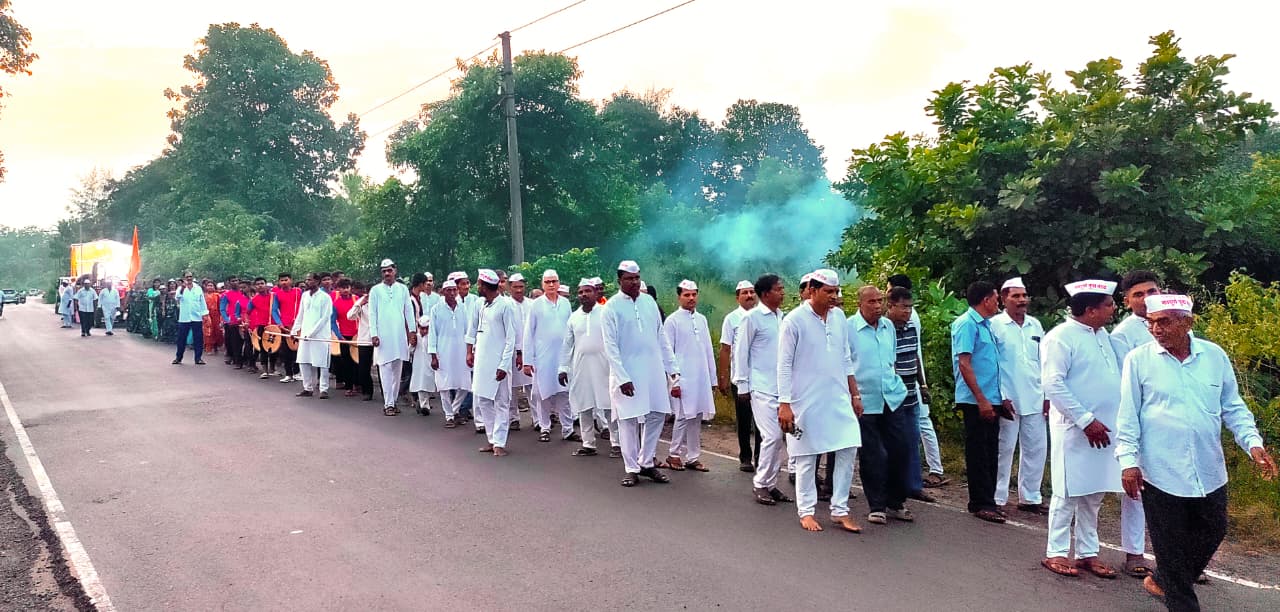 जल्लोषी भक्तीमय वातावरणात नवदुर्गेच विसर्जन-  देवी विर्सजनवेळी भाविकांचे नयन पाणावले